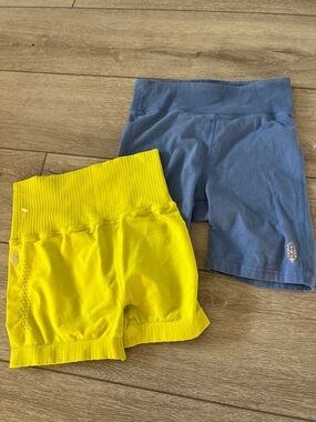 Free people set of two Seamless High-Waist Bike Shorts - Yellow & Blue set xs
